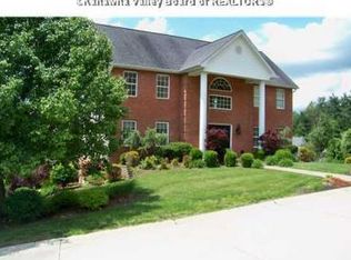 1210 Forest Dr, Hurricane, WV 25526