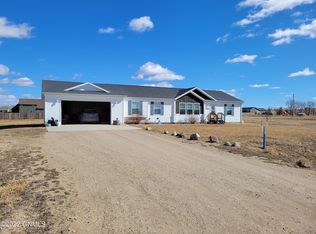 5480 Snowy Water Ln, Williston, ND 58801