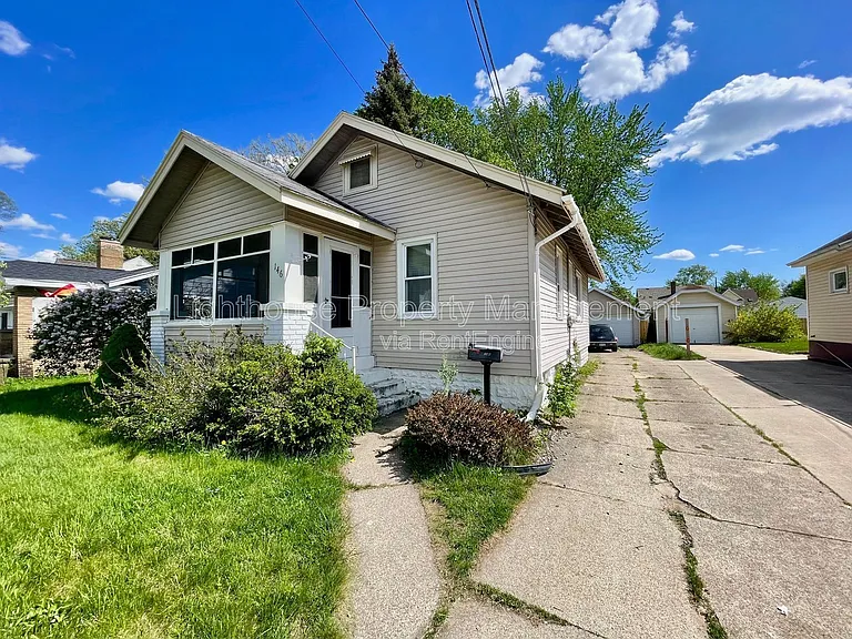 146 Lawrence St NE — Photo 1