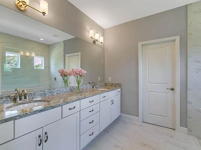 2813 Roseglen Way — Photo 3