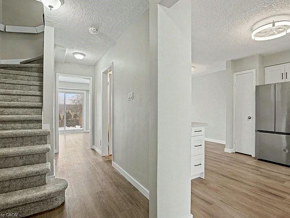 4th image of 104 Ralgreen Cres