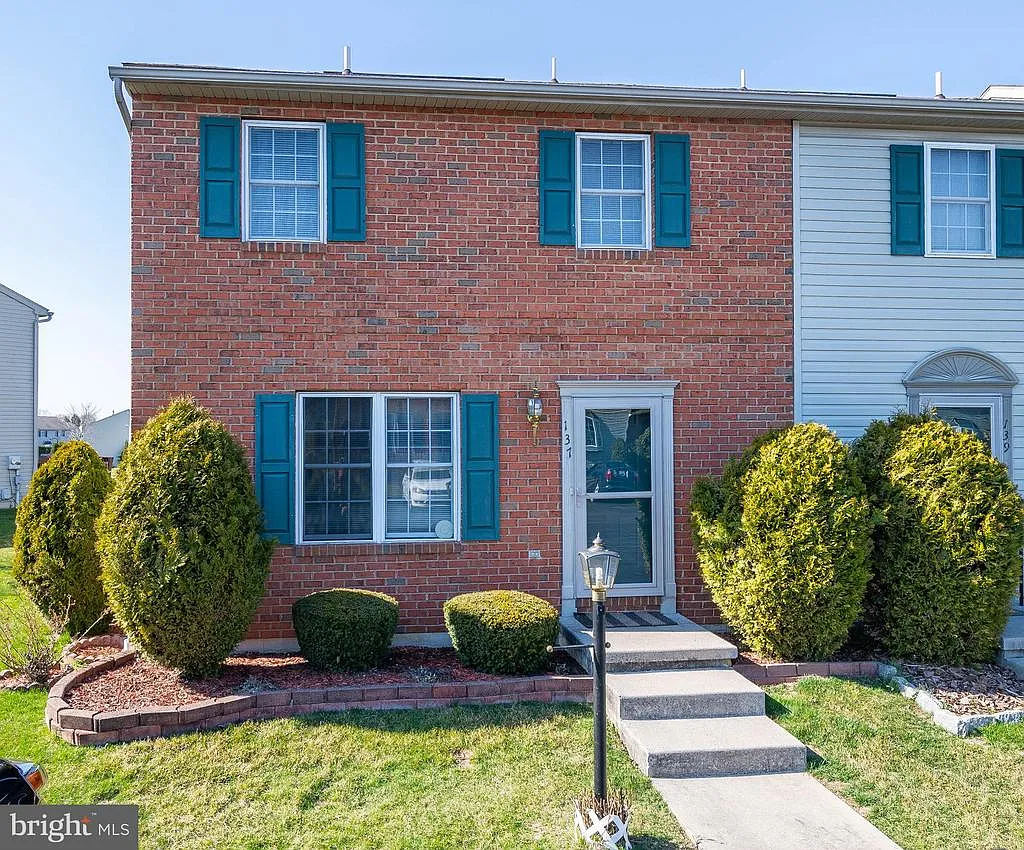 137 Nicole Way photo 1