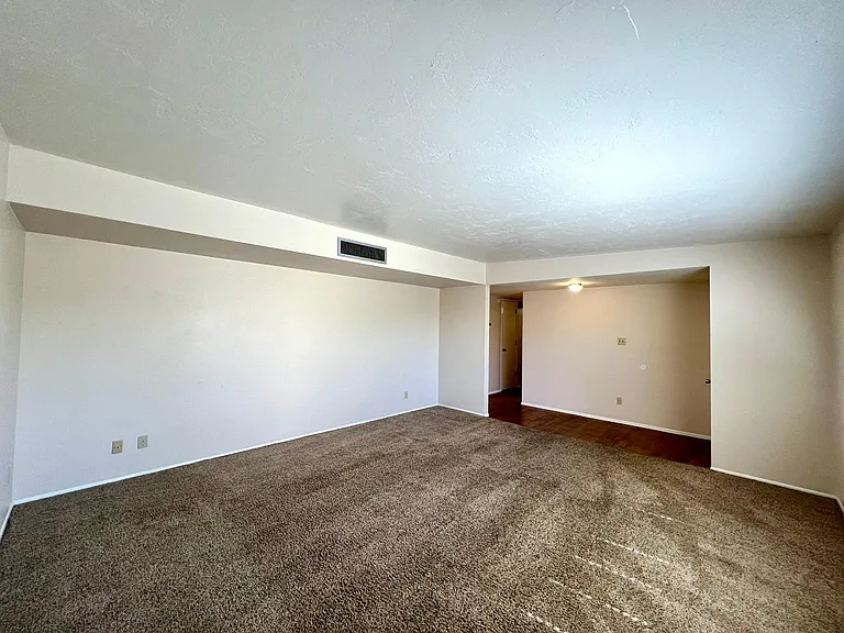 8655 E 24th Cir — Photo 5
