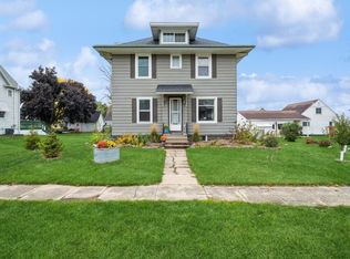 96 4th Ave, Keystone, IA 52249