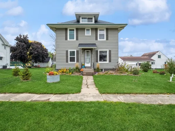 96 4th Ave, Keystone, IA 52249