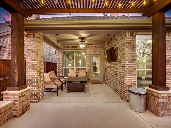 3rd image of 931 Kirby Dr