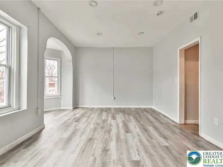 41 N 11th St #B — Photo 15
