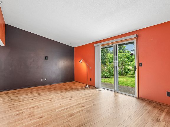 3rd image of 176 NE 172nd Ave