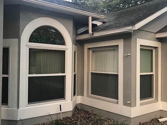 3rd image of 4409 White Oak Cir