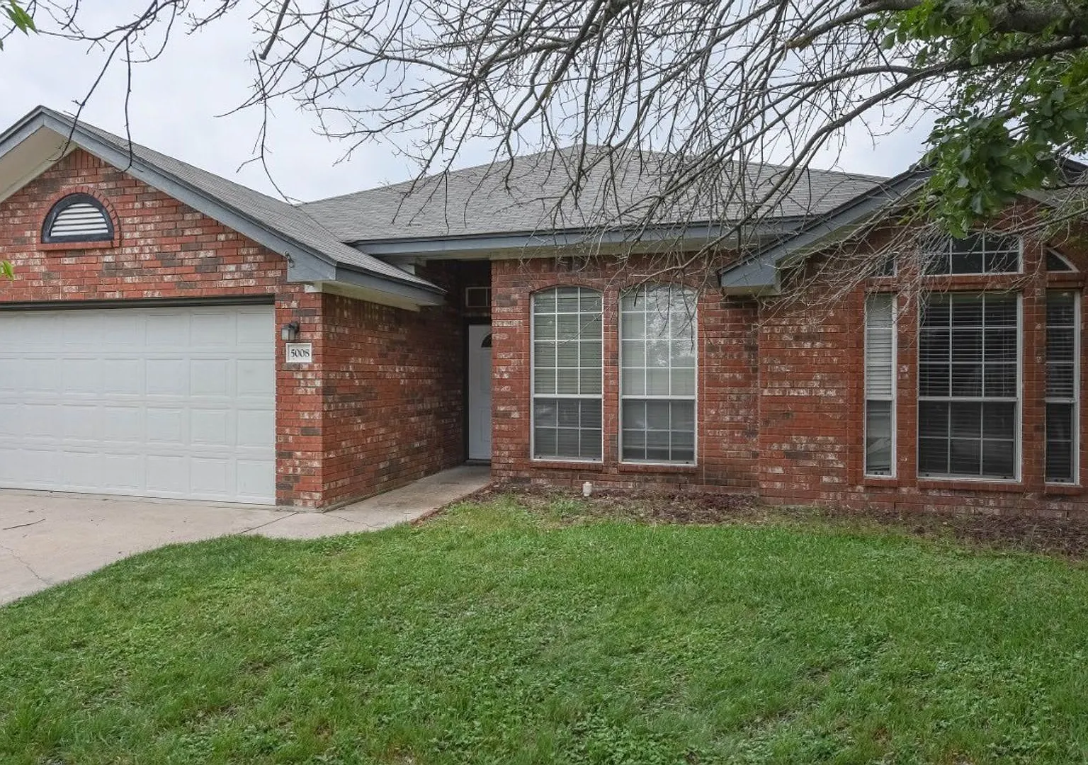 Spacious 3-Bed with Office & Cozy Fireplace! — Photo 3