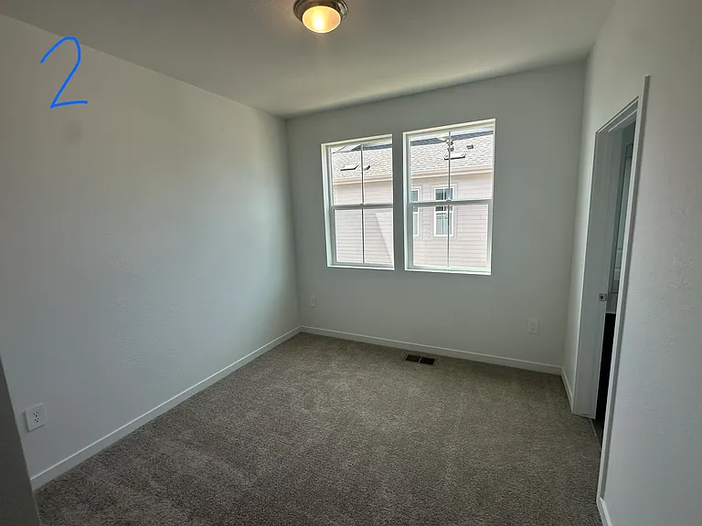 393 N Bently St — Photo 3