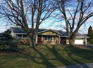 1604 Bark Lane Dr, Fremont, OH 43420