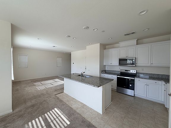 4th image of 16036 Aventurine Ln