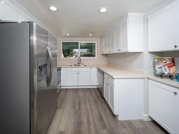 3rd image of 35005 Begonia St