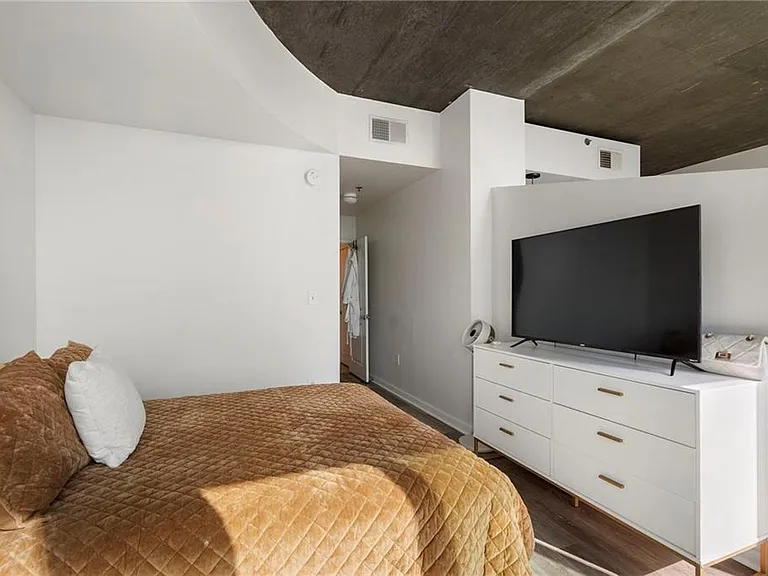 3324 Peachtree Rd NE #2208 — Photo 12
