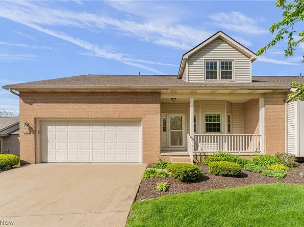 2423 Charing Cross Rd NW, Canton, OH 44708