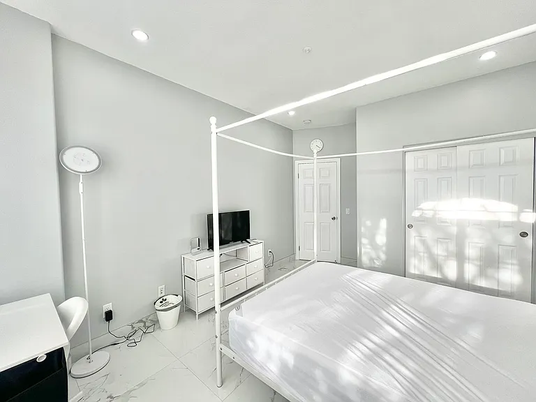 29 Olivewood — Photo 15