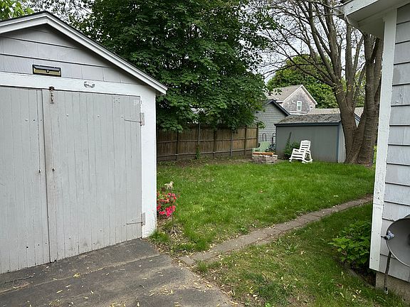 5th image of 245 Narragansett Ave