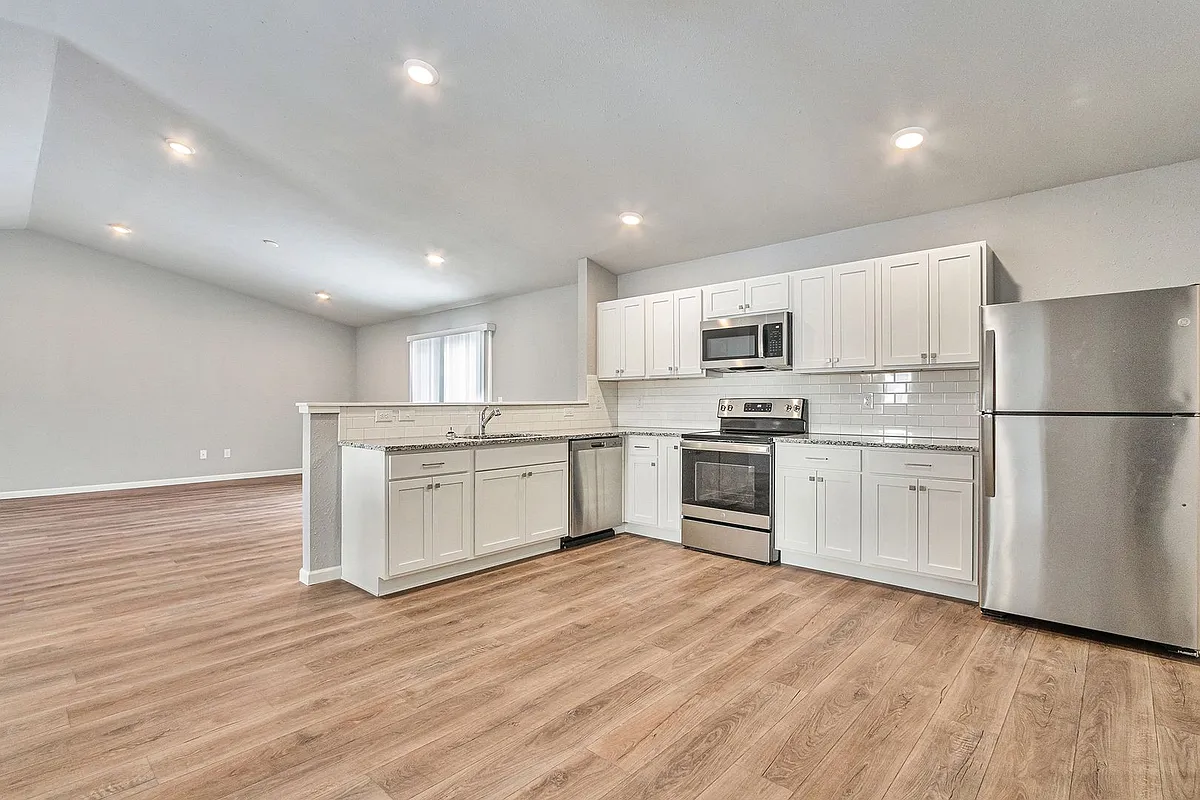 Building Photo - 3882 Watertown Dr