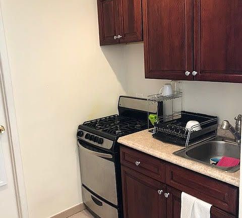 4th image of 305 E 75th St APT 28
