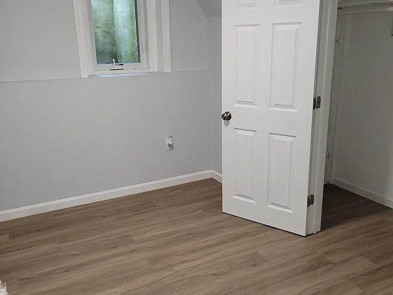 144 Savannah Ave — Photo 2