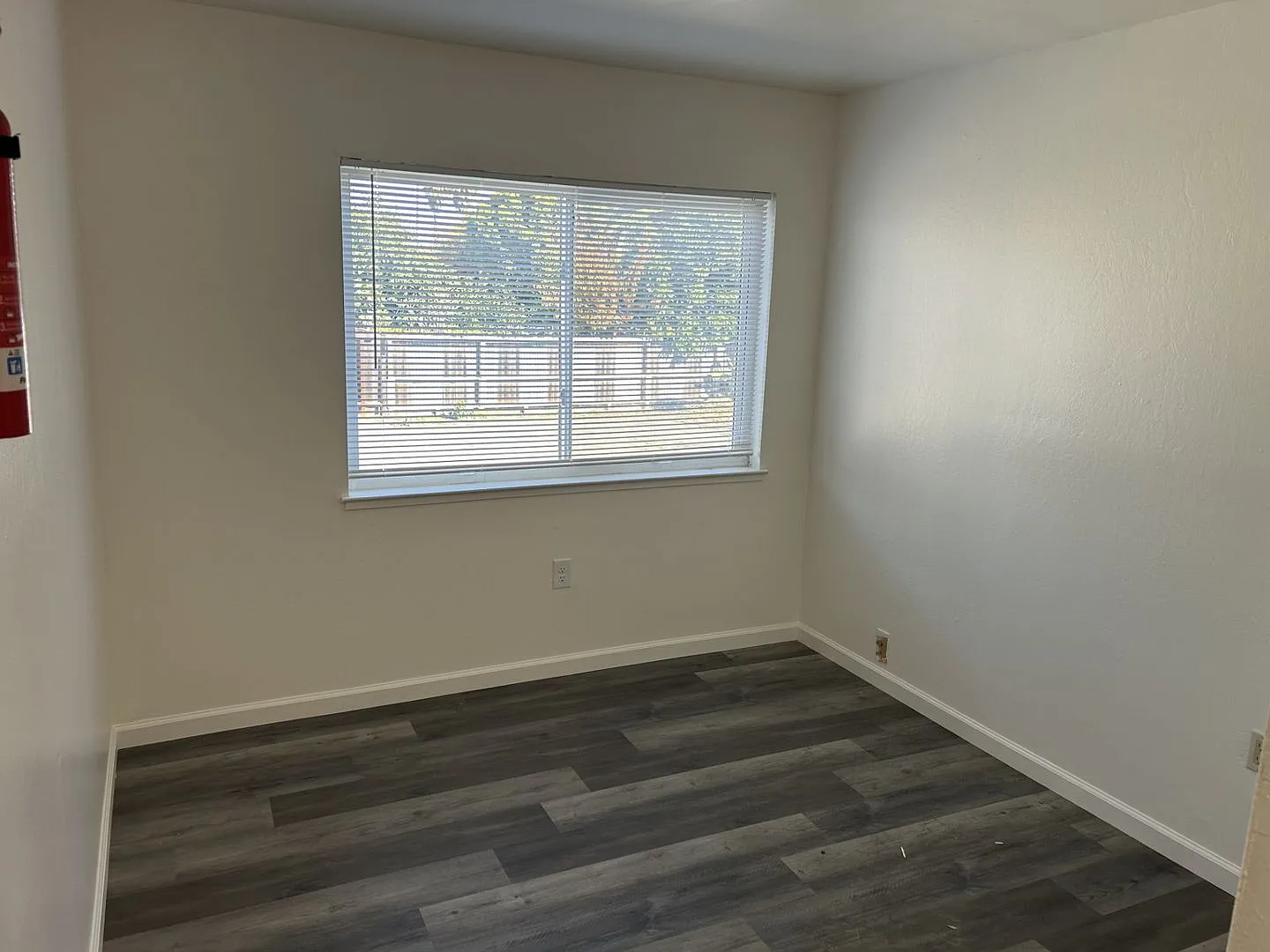 Cute 1 Bedroom 1 Bath Unit — Photo 4