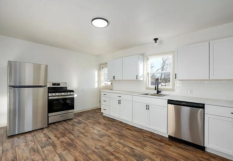 1816 W Olive St — Photo 11