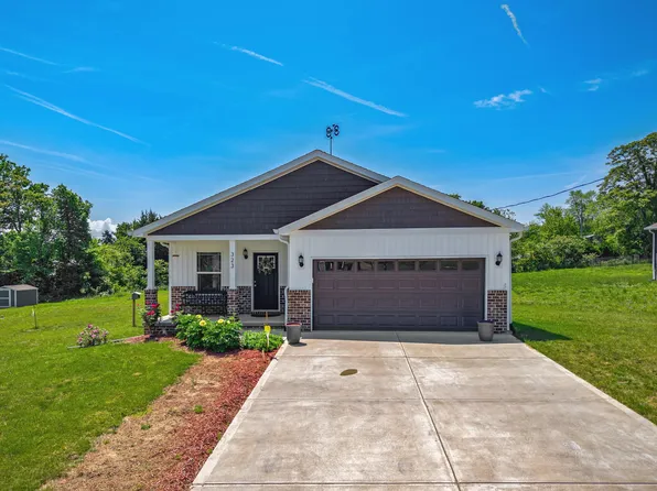 323 Garden Ln, Dandridge, TN 37725