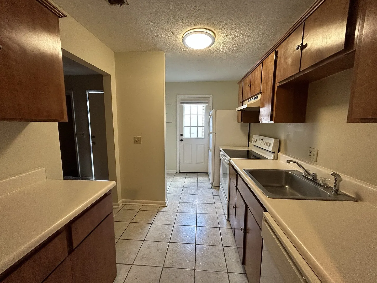 2 bed, 1.5 bath, 1088 sqft, $1,175 — Photo 3
