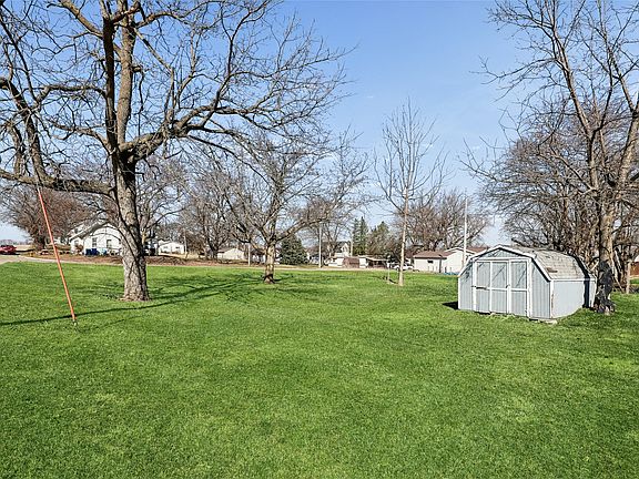 4th image of 405 County Line Rd