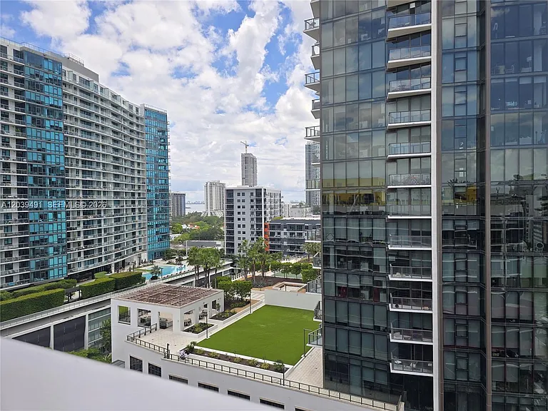 90 NE 32nd St #305 — Photo 2