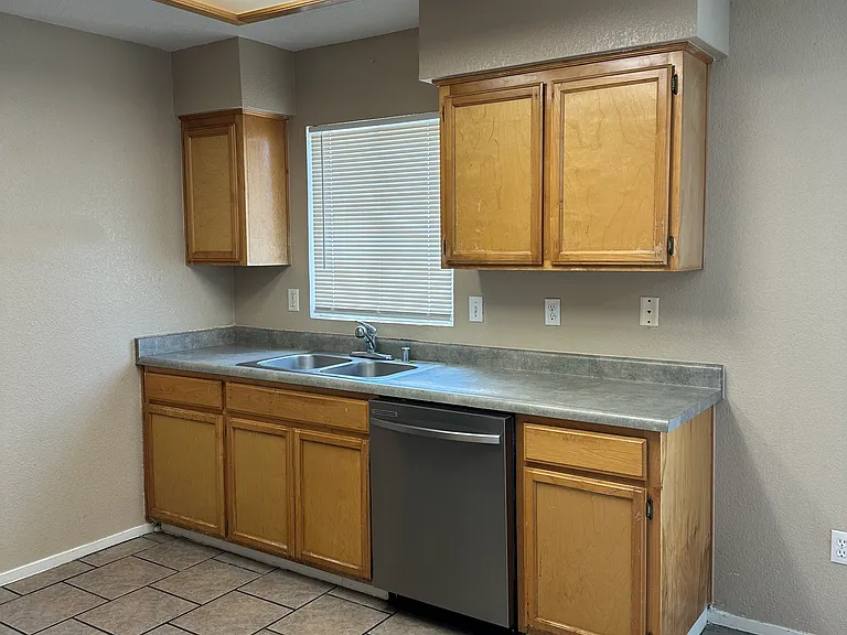 42 S Kino Ct — Photo 4