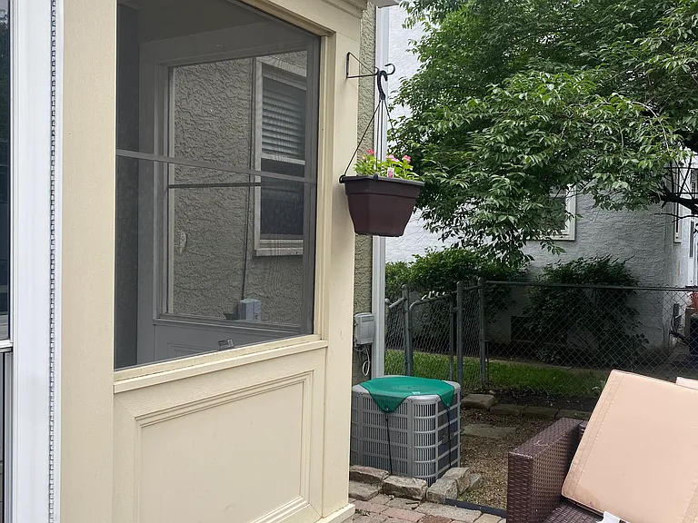 Outdoor view of the mudroom