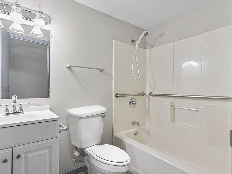 The Hill Apartments — Photo 13