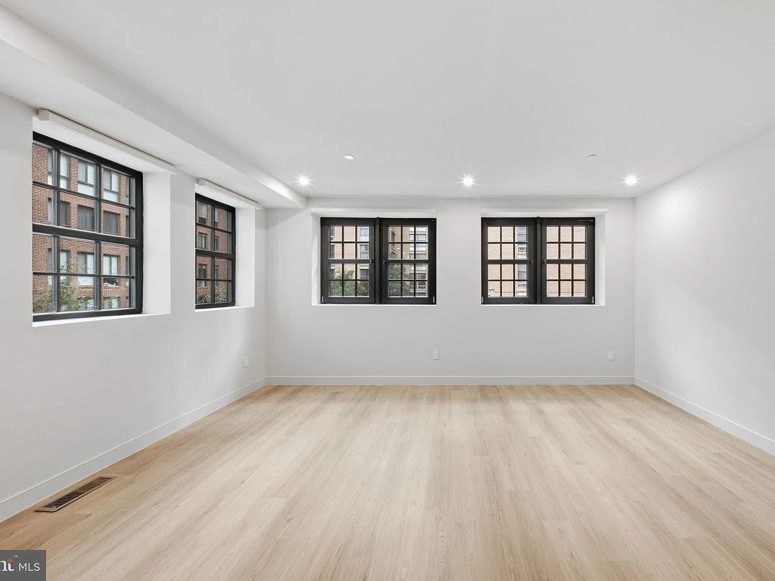 2 bed, 4.0 bath, 1486 sqft, $10,313 — Photo 3