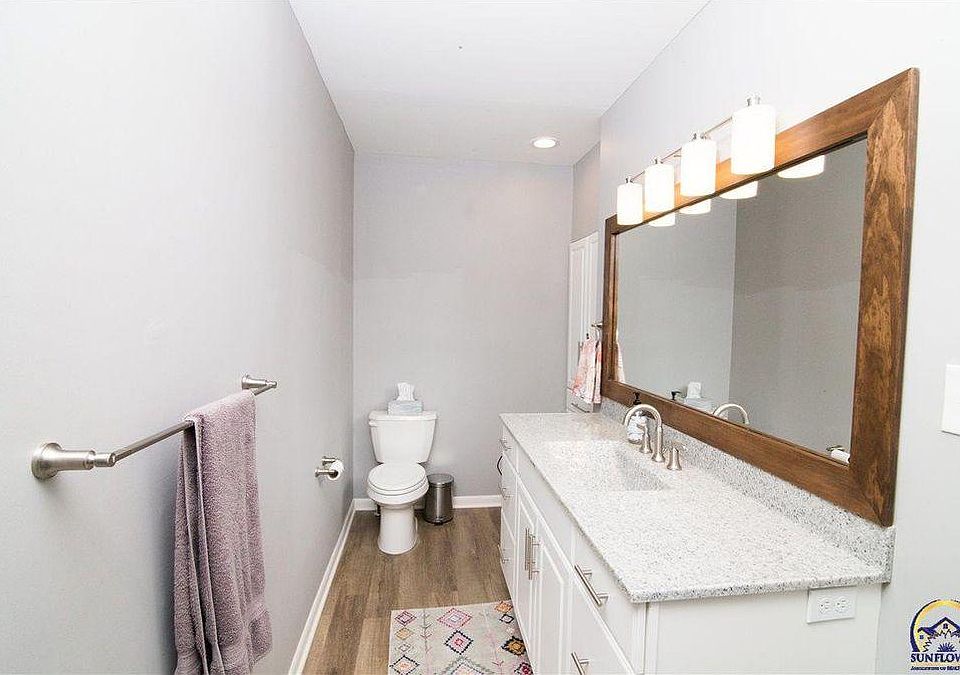 2nd image of 1511 SW Collins Ave