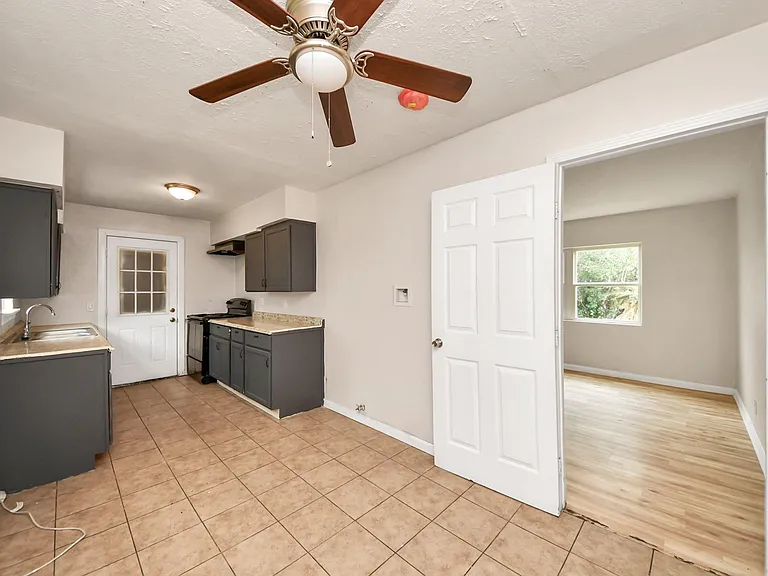 10506 Sierra Dr — Photo 10