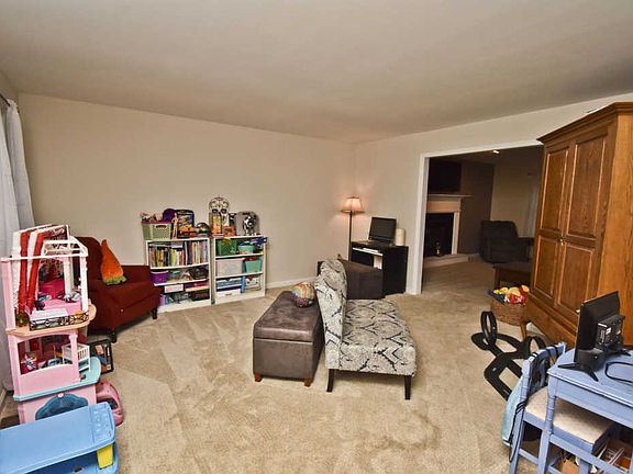 4th image of 342 Irish Ln