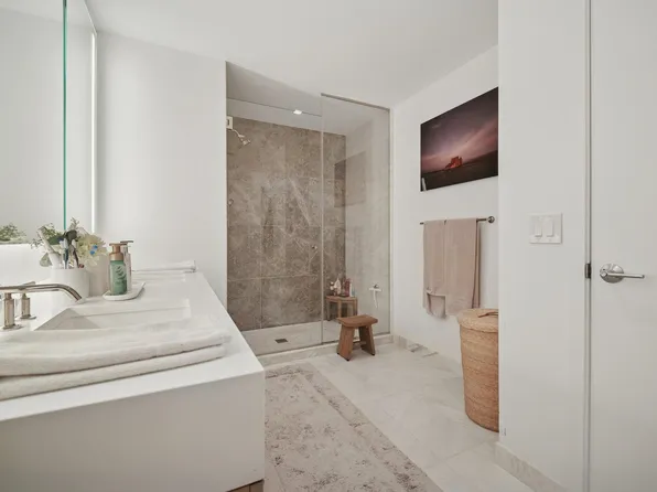 75 Park Lane South image 28 of 45