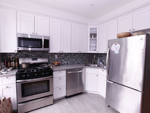 2nd image of 526 Mac Donough St