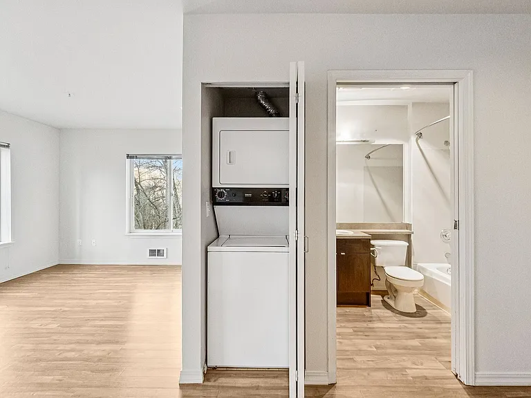 10-web-or-mls-1610 16th Ave unit 13 Seattle-S3112-010