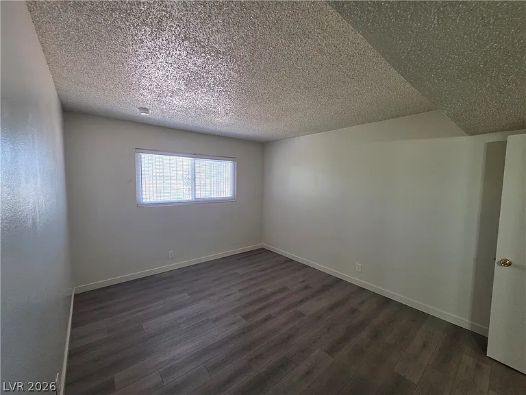 615 S Royal Crest Cir #10 — Photo 32
