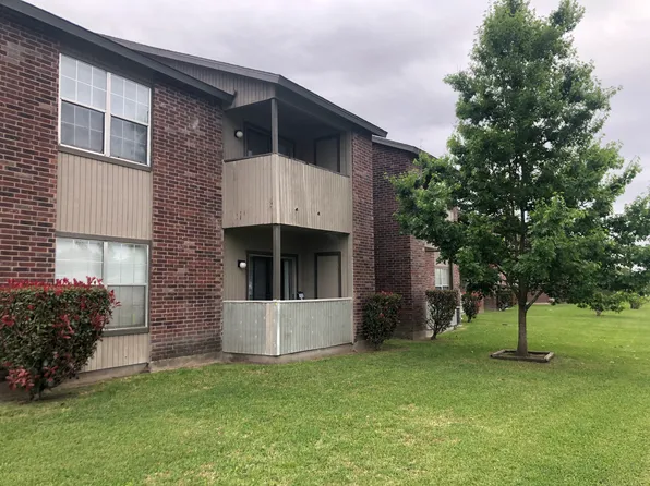 1611 S 3rd St #1300, Ganado, TX 77962