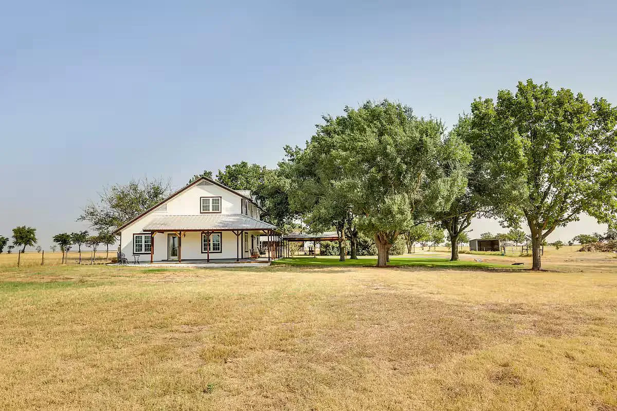 3 bed, 2.0 bath, 1764 sqft, $3,095 — Photo 4