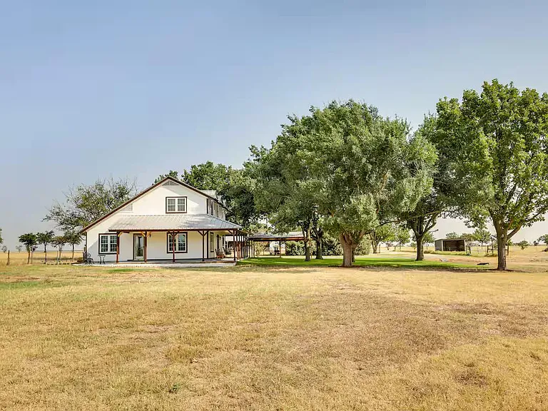 1616 County Road 463 — Photo 4