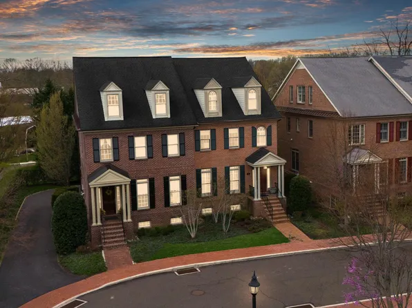 6 Dunham St, Newtown, PA 18940
