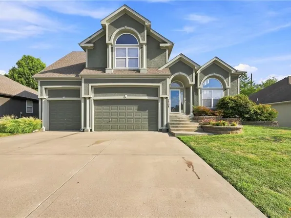 1208 NW Cedar Ln, Grain Valley, MO 64029