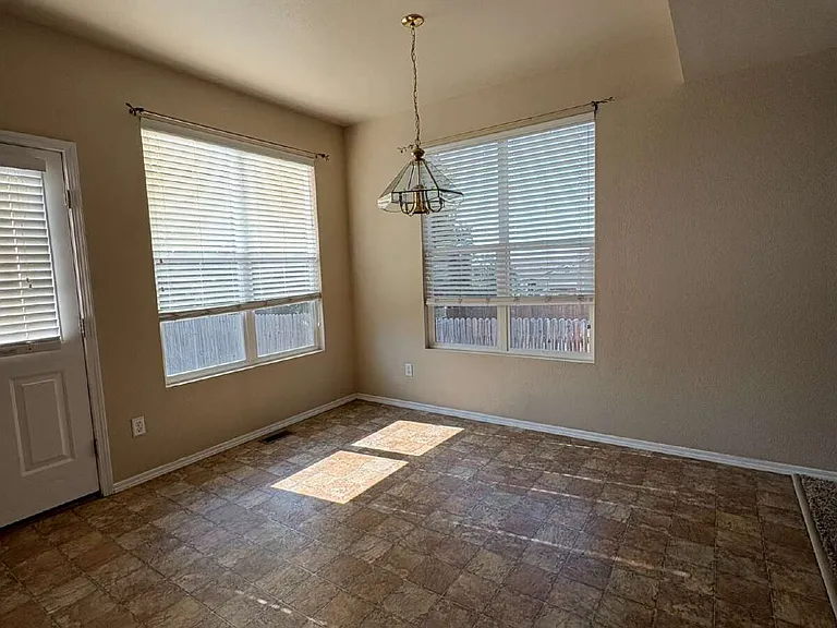 4521 Lazy River Dr — Photo 6