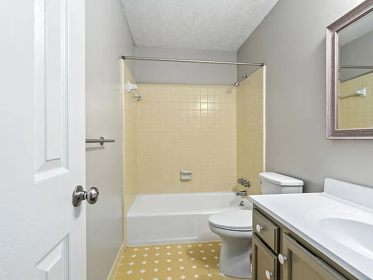 307 Lancaster Ave — Photo 16