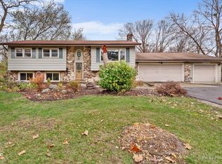 851 Hemlock Dr, Dundee, IL 60118